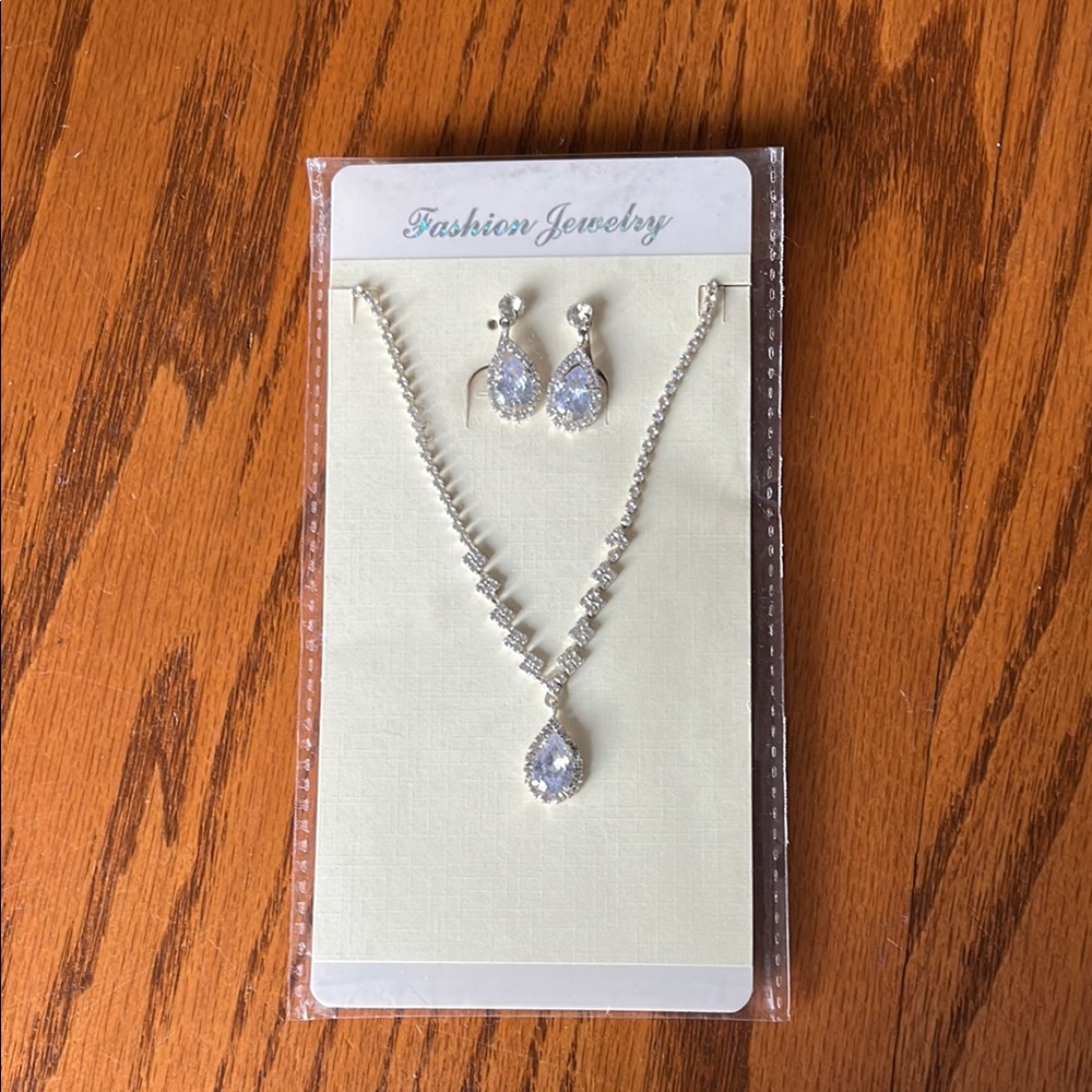 Elegant Silver Jewelry Set with Earrings and Necklace